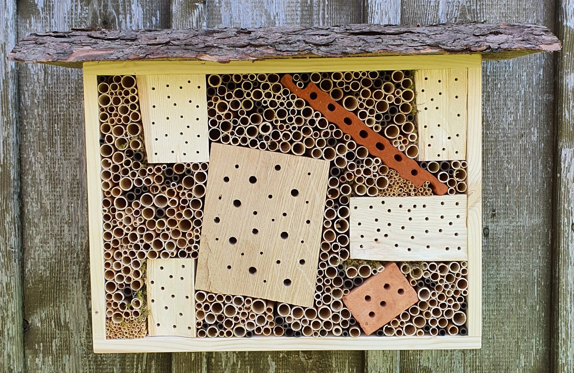 Insektenhotel Mittel
